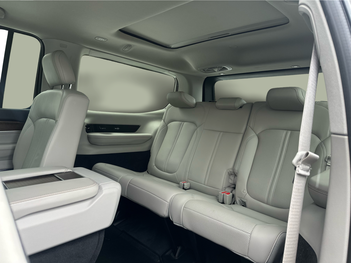 2022 Jeep Grand Wagoneer - Image 17