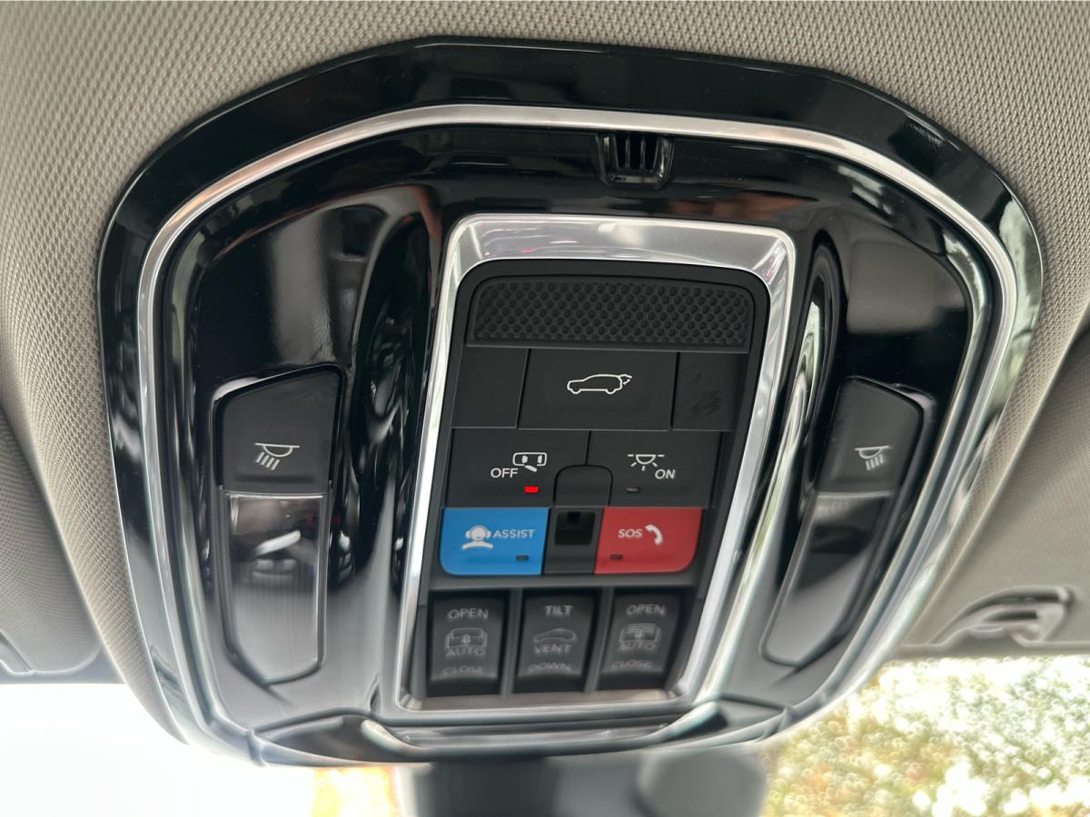 2022 Jeep Grand Wagoneer - Image 19