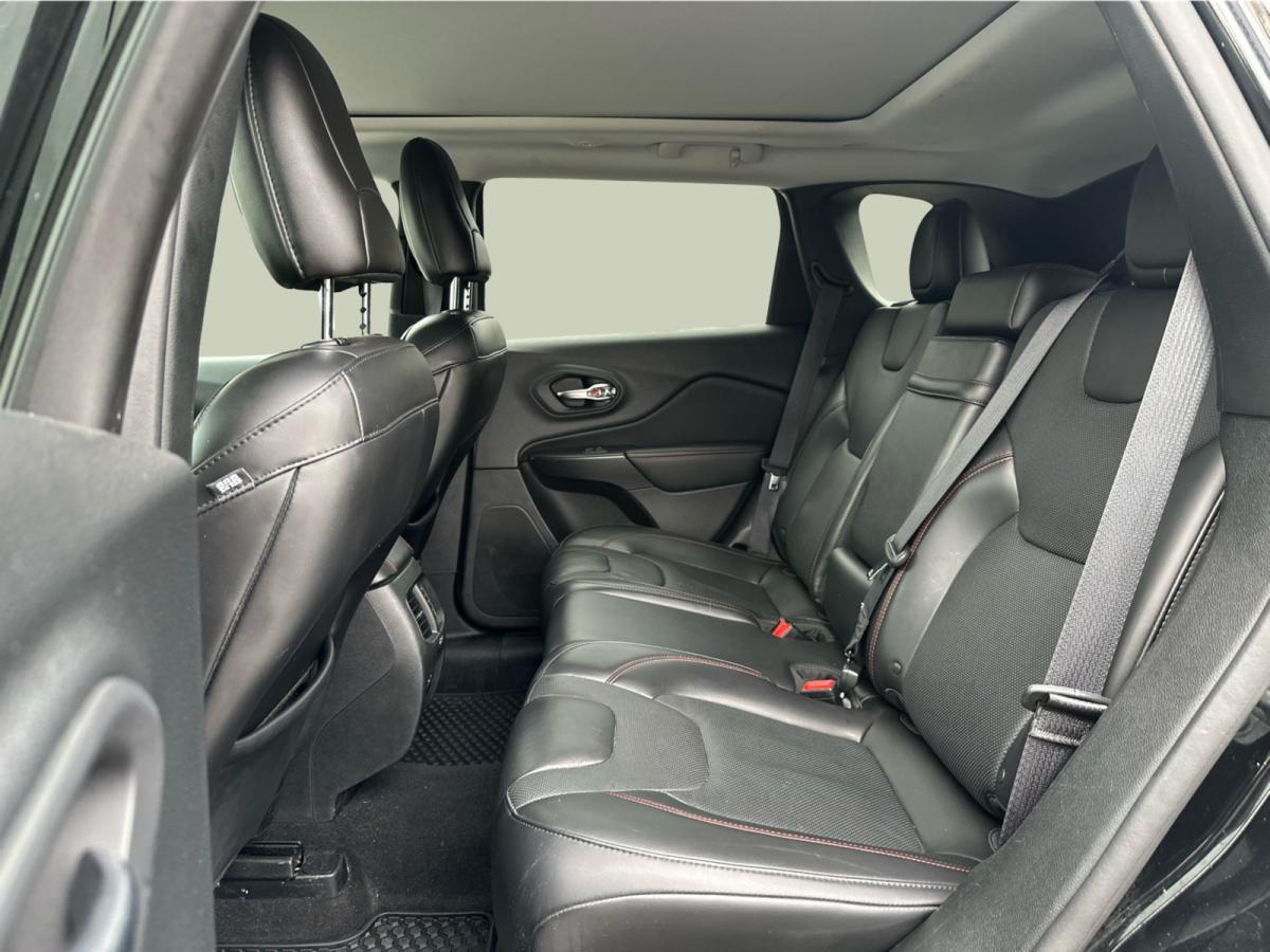 2019 Jeep Cherokee - Image 12