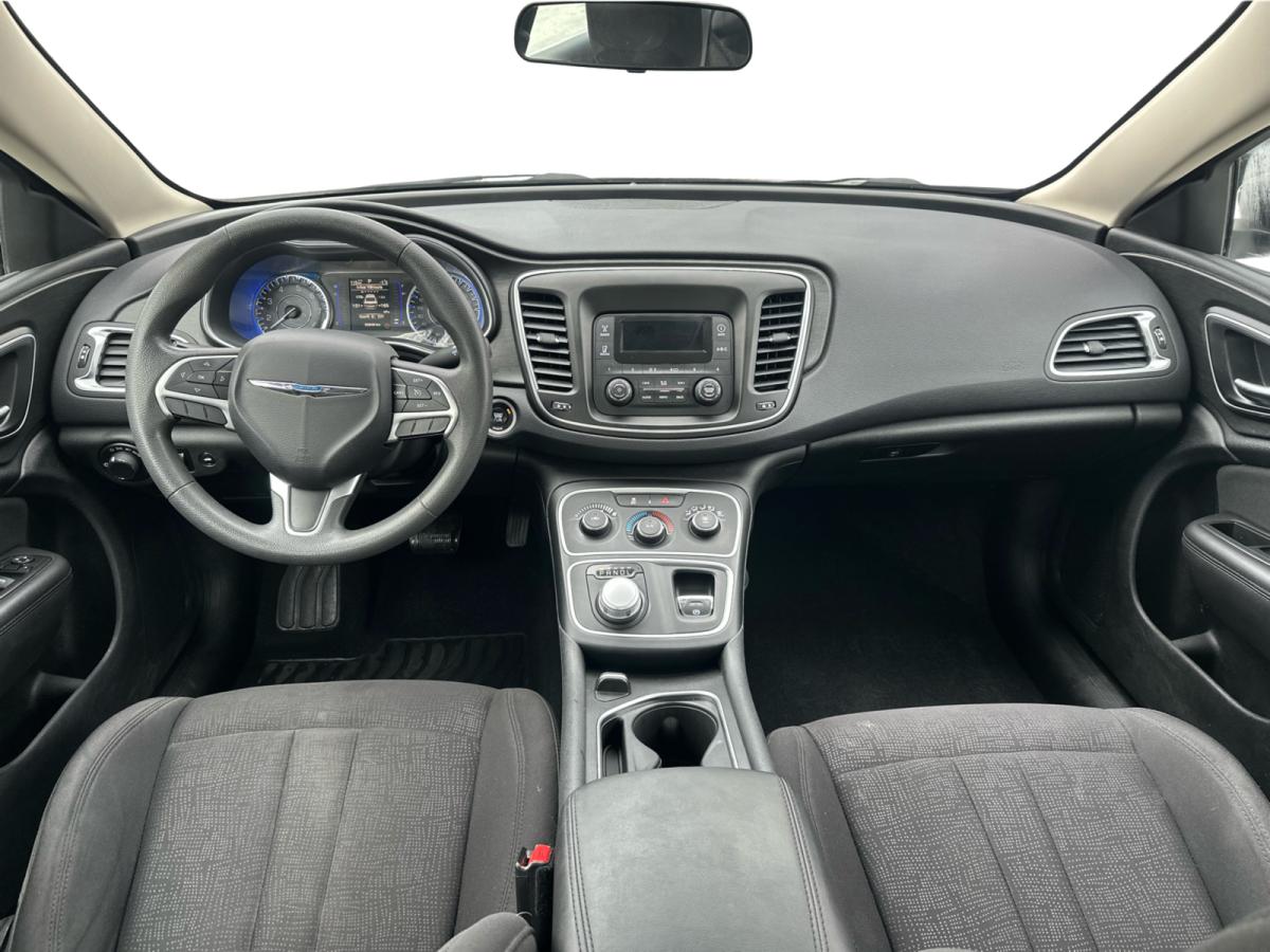 2015 Chrysler 200 - Image 11