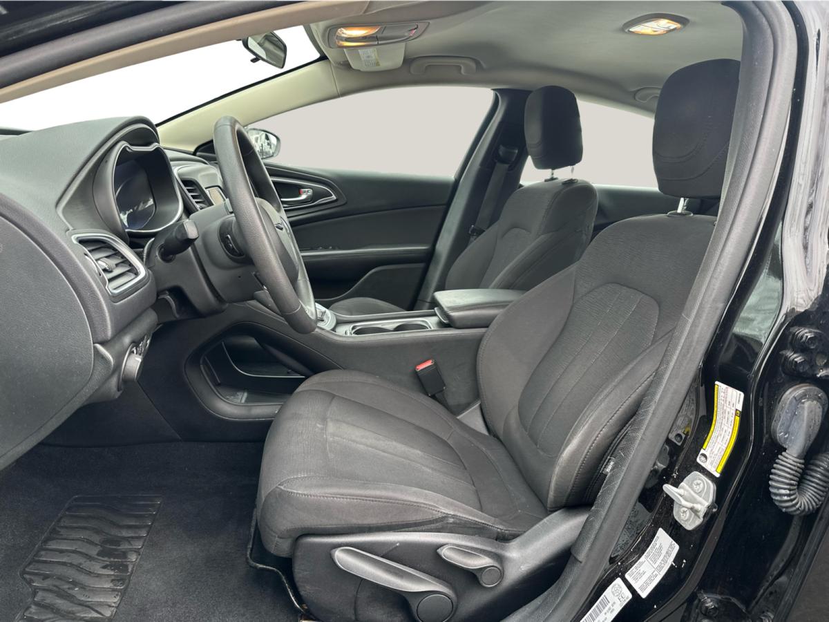 2015 Chrysler 200 - Image 12