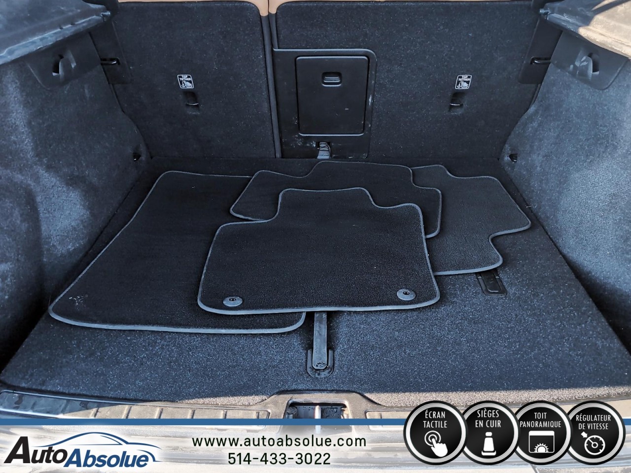 2022 Volvo XC40 - Image 6