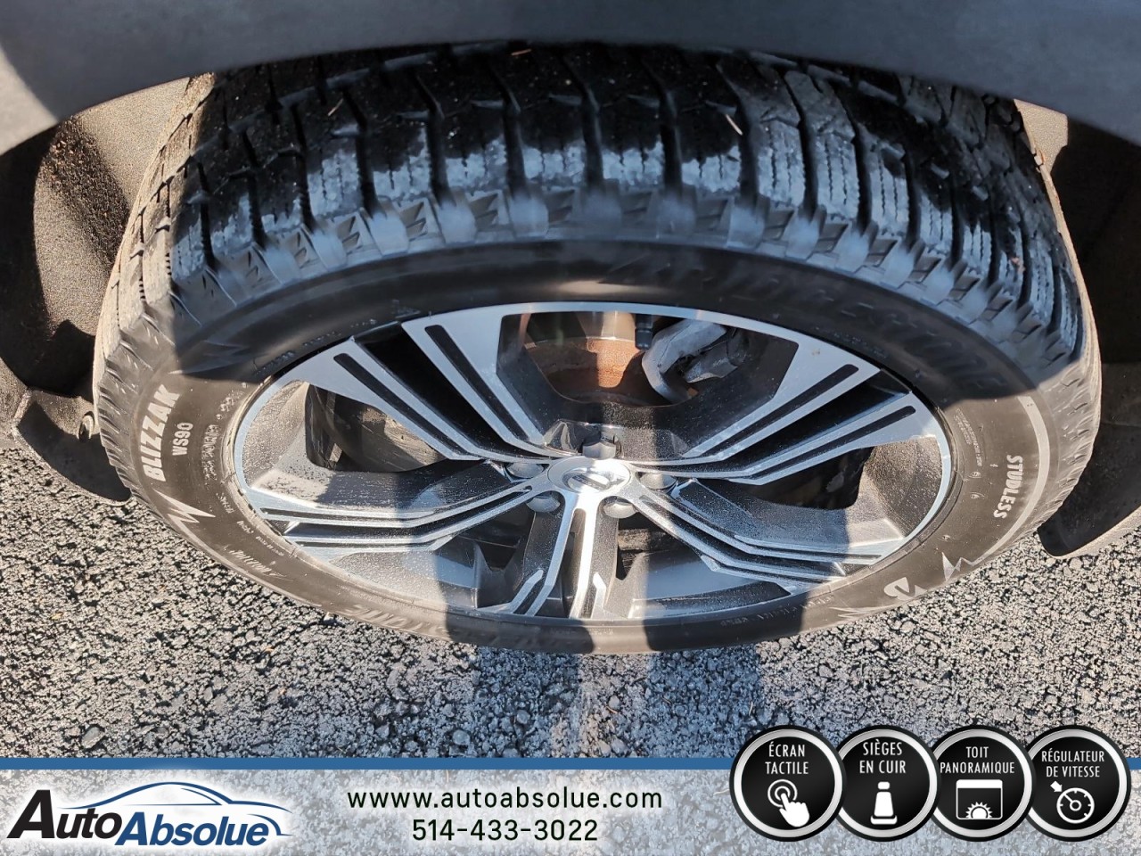 2022 Volvo XC40 - Image 7