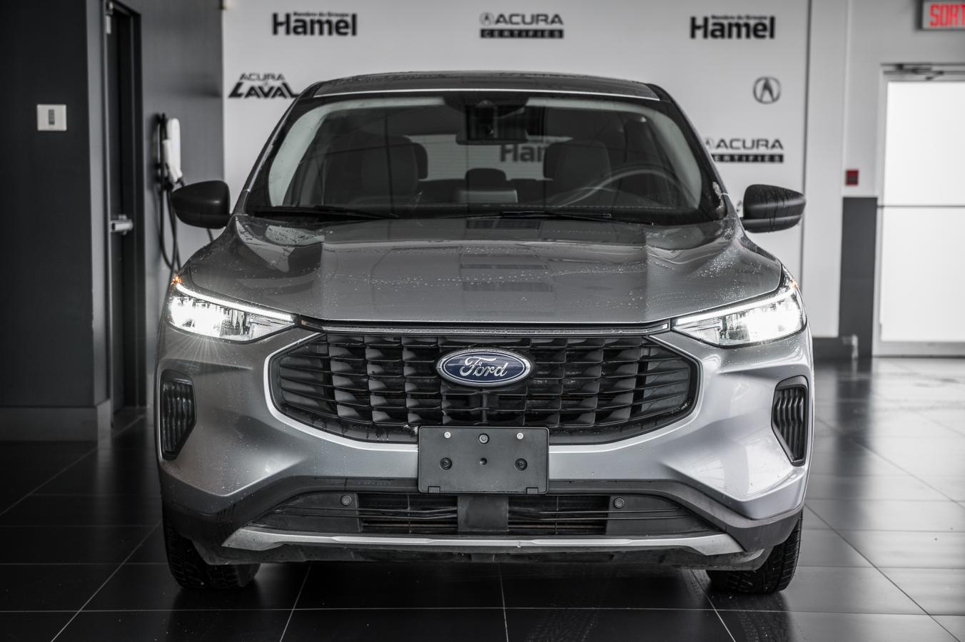 2023 Ford Escape - Image 2