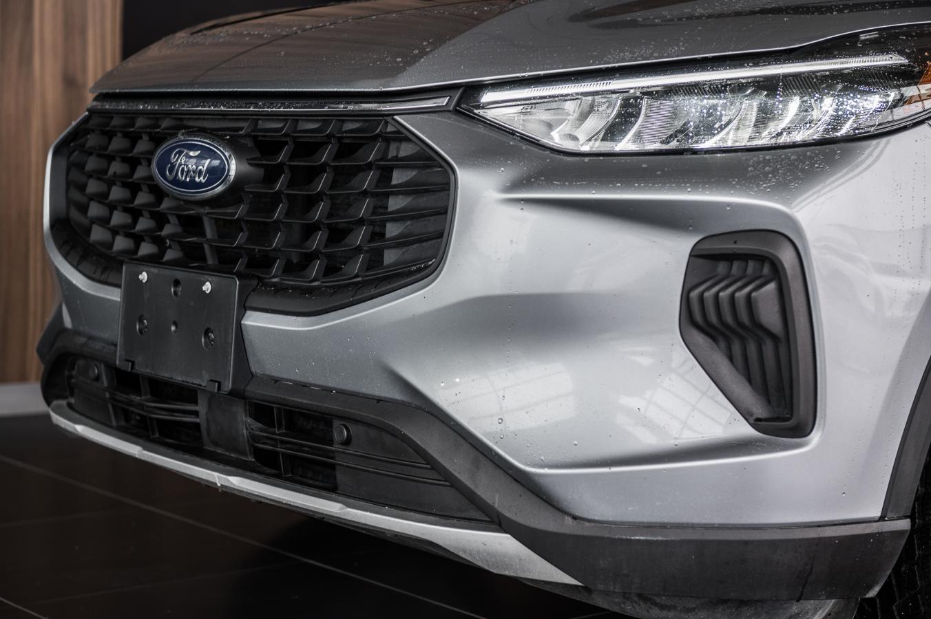 2023 Ford Escape - Image 4