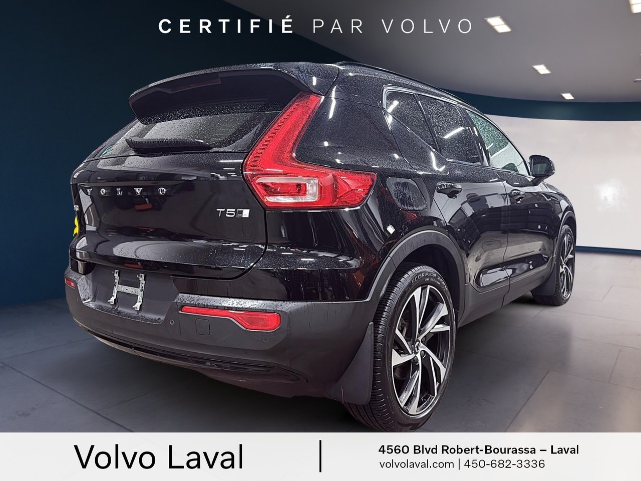 2022 Volvo XC40 - Image 4