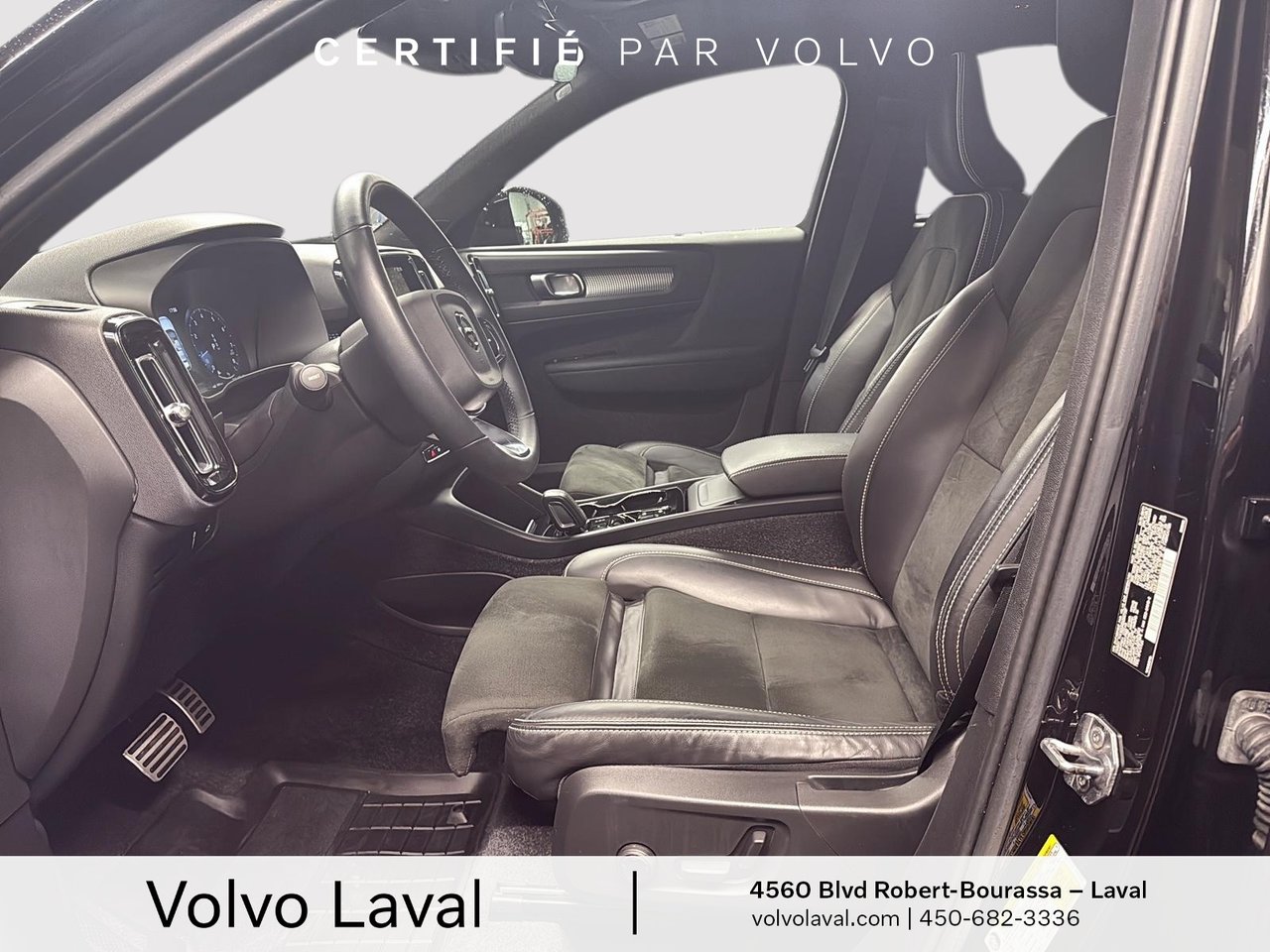 2022 Volvo XC40 - Image 8