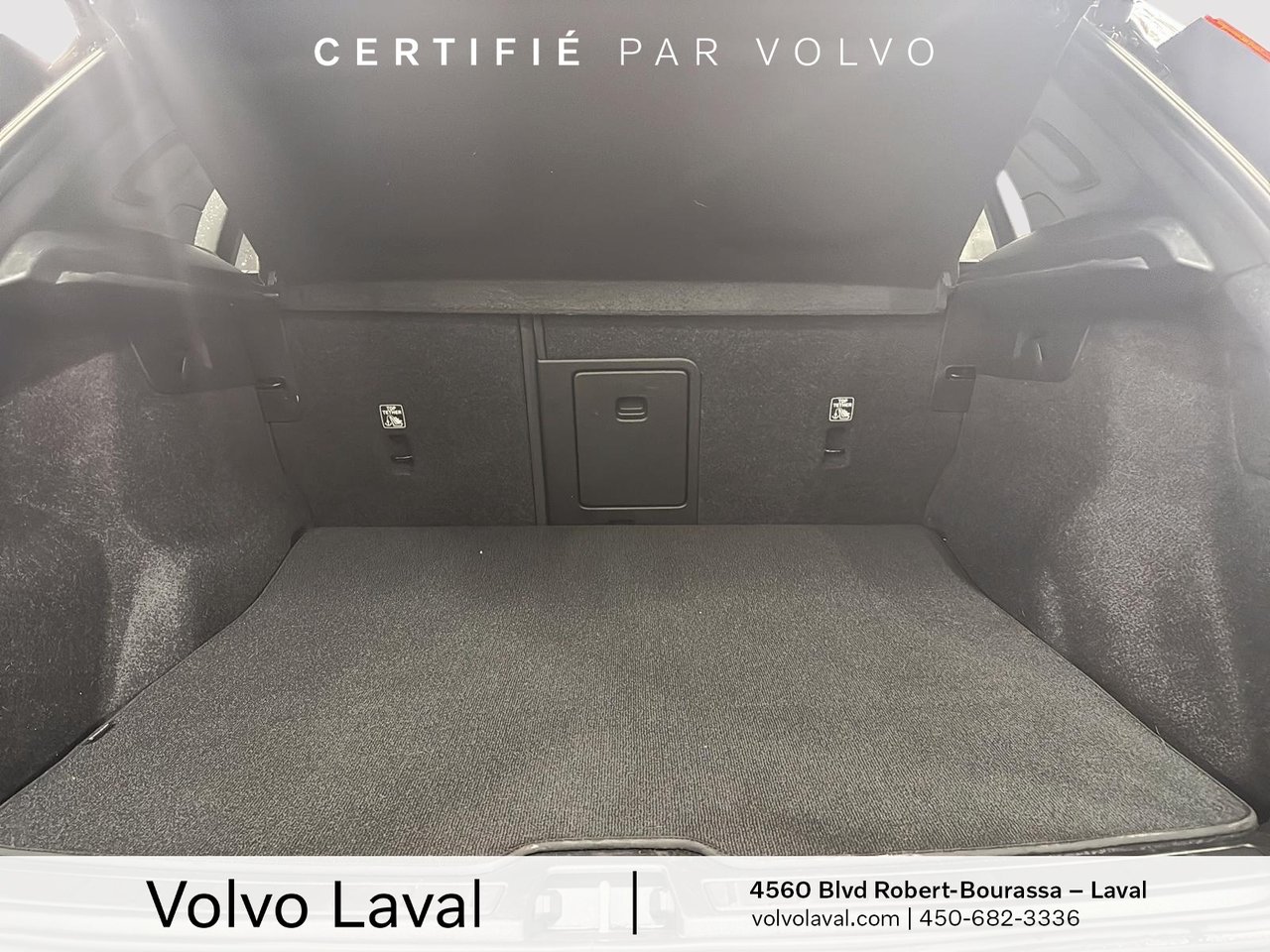 2022 Volvo XC40 - Image 19