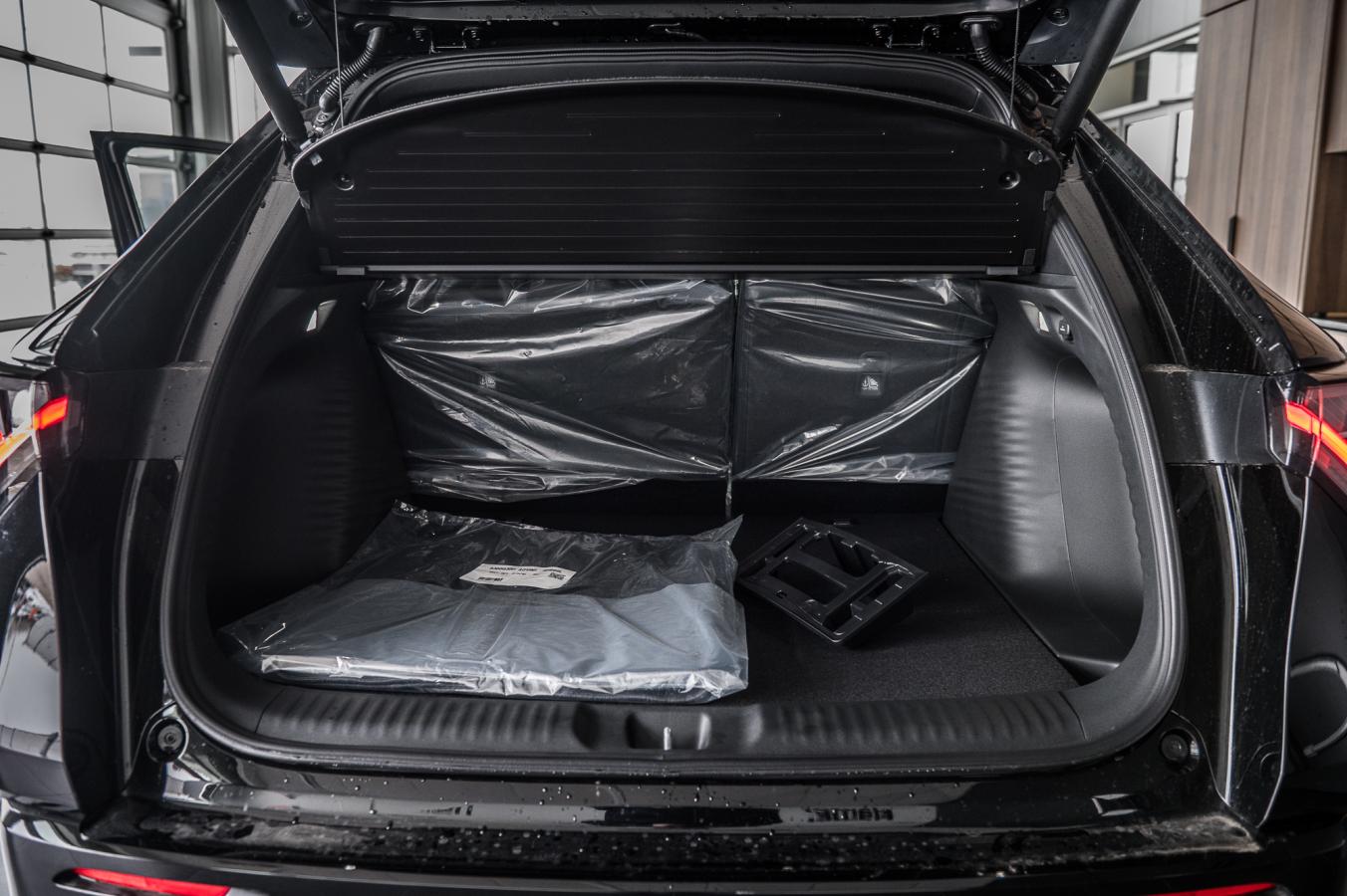 2025 Acura ADX - Image 11