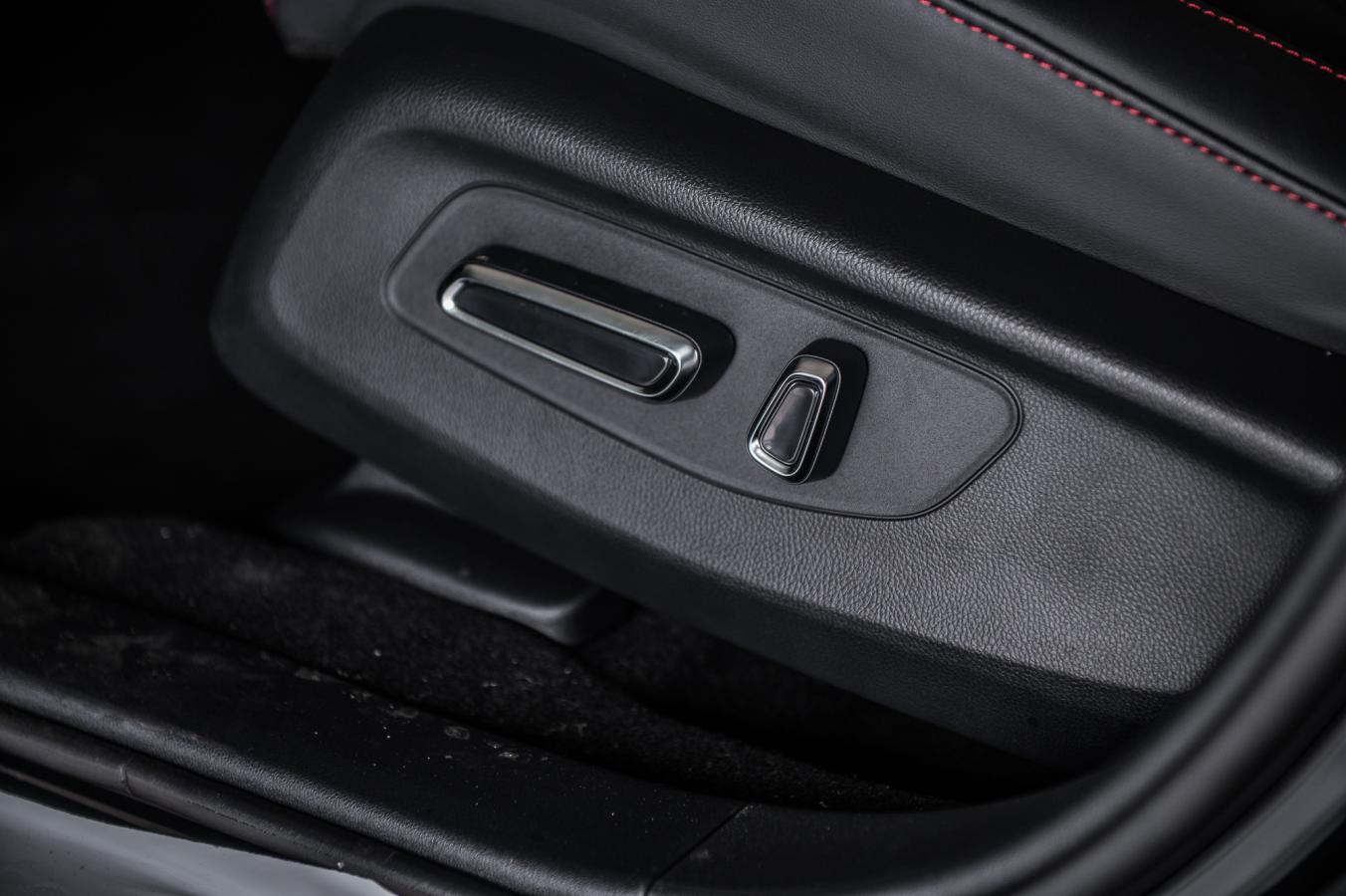 2025 Acura ADX - Image 15