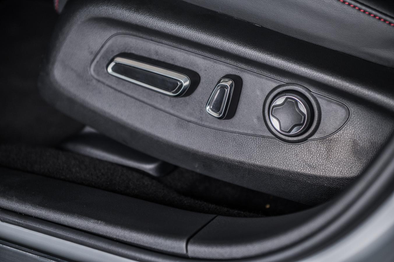 2025 Acura ADX - Image 15