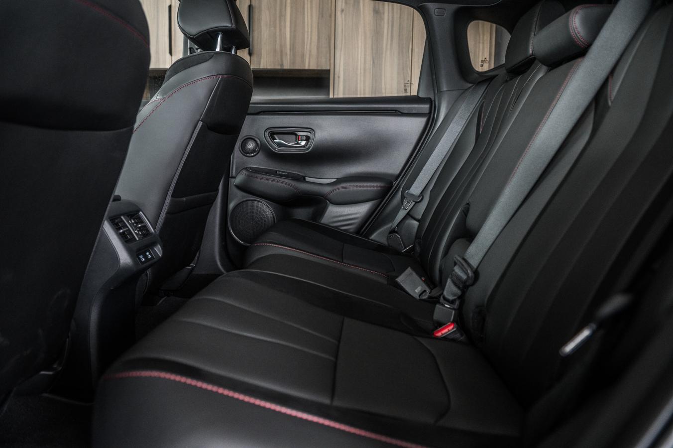 2025 Acura ADX - Image 28