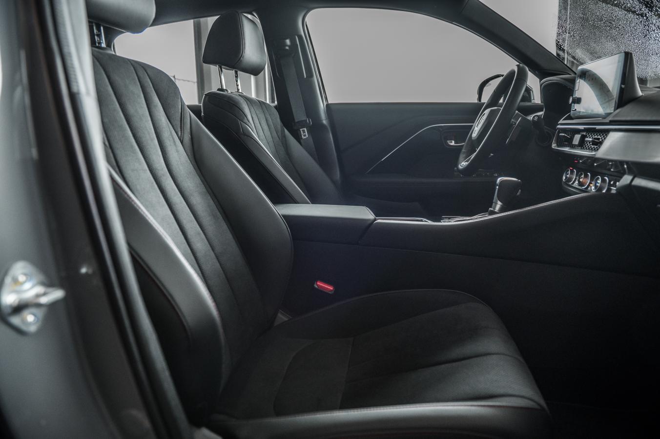 2025 Acura ADX - Image 33