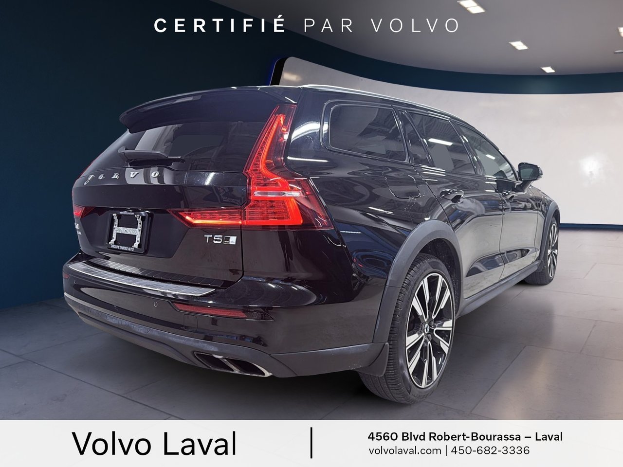 2021 Volvo V60 Cross Country - Image 4