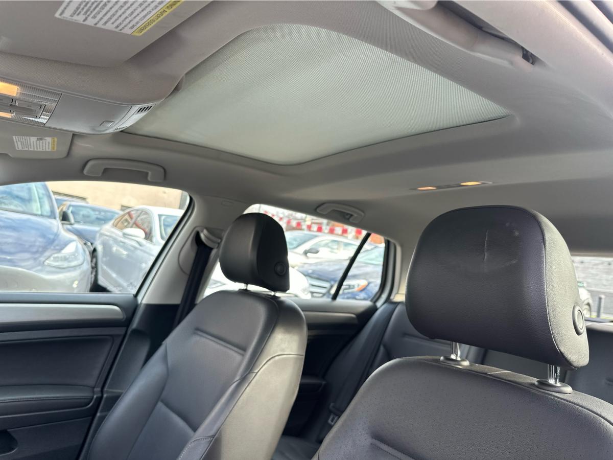 2015 Volkswagen Golf - Image 15