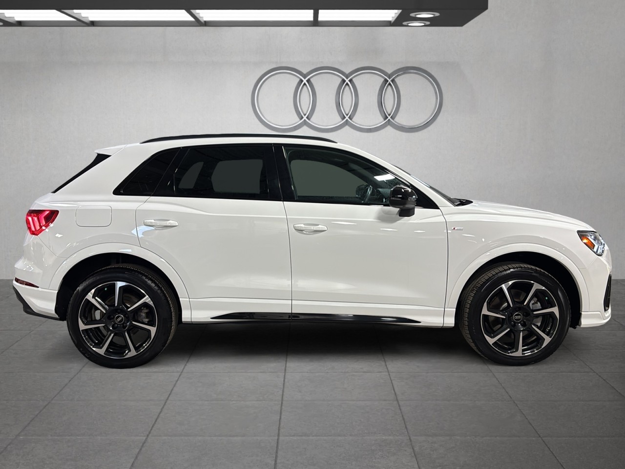 2024 Audi Q3 - Image 4