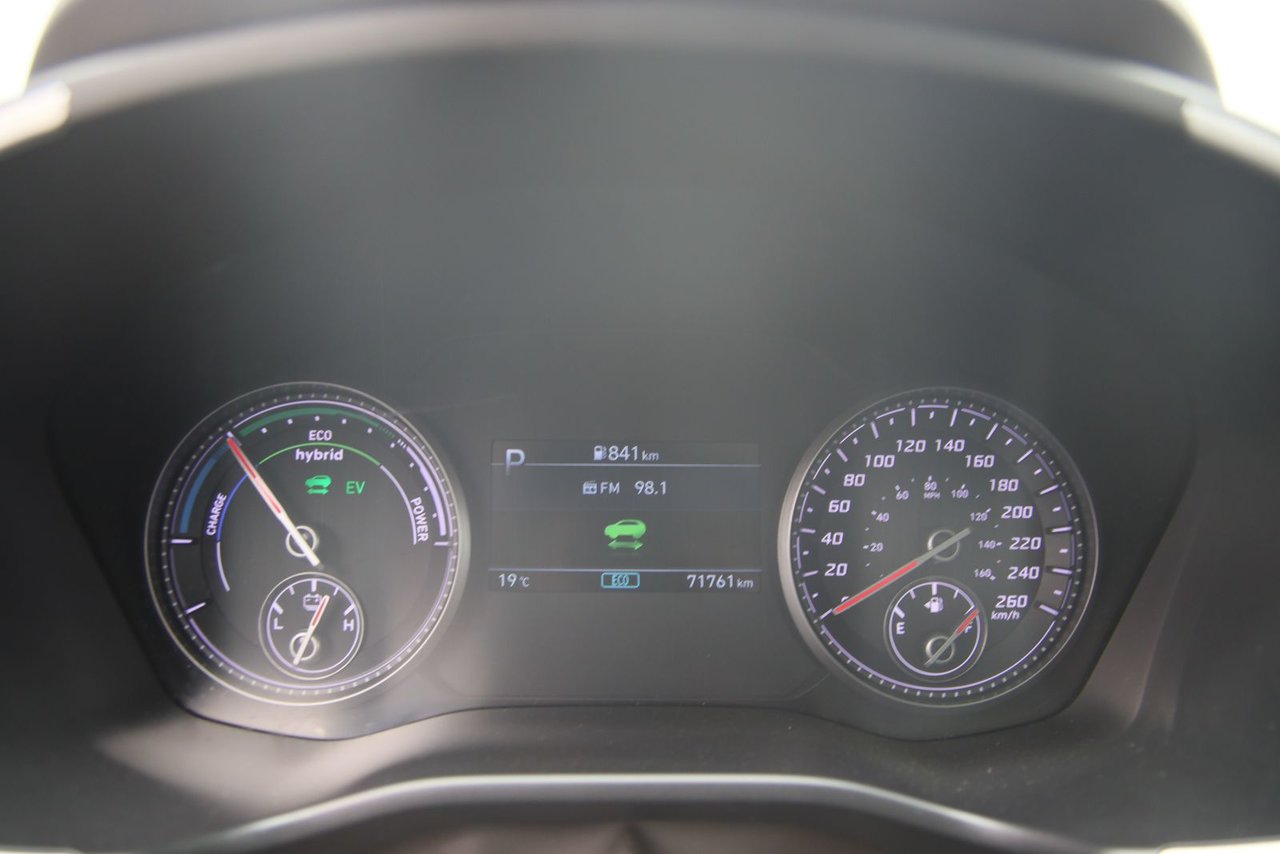 2022 Hyundai Santa Fe Hybrid - Image 13