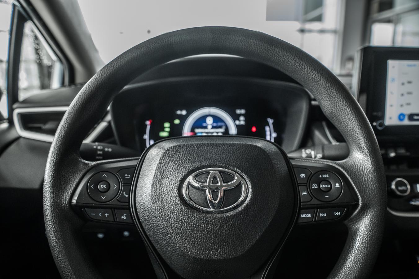 2023 Toyota Corolla - Image 16