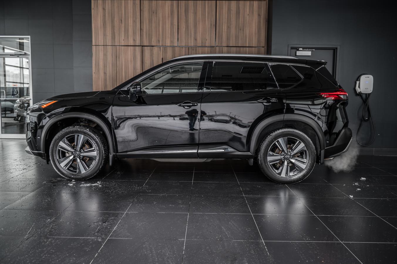 2023 Nissan Rogue - Image 6