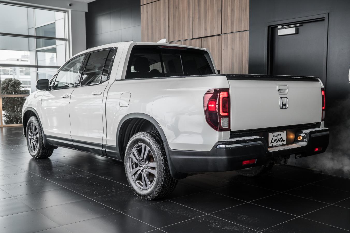 2017 Honda Ridgeline - Image 27