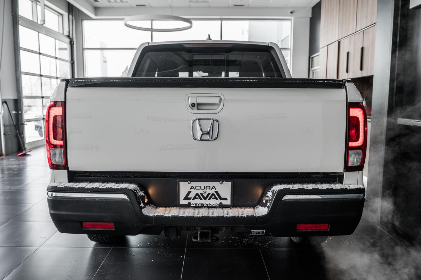 2017 Honda Ridgeline - Image 28
