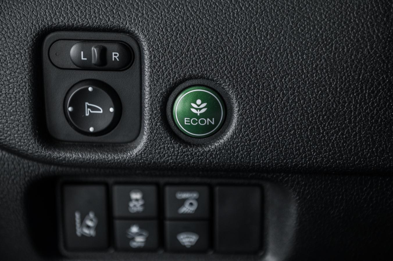 2017 Honda Ridgeline - Image 34