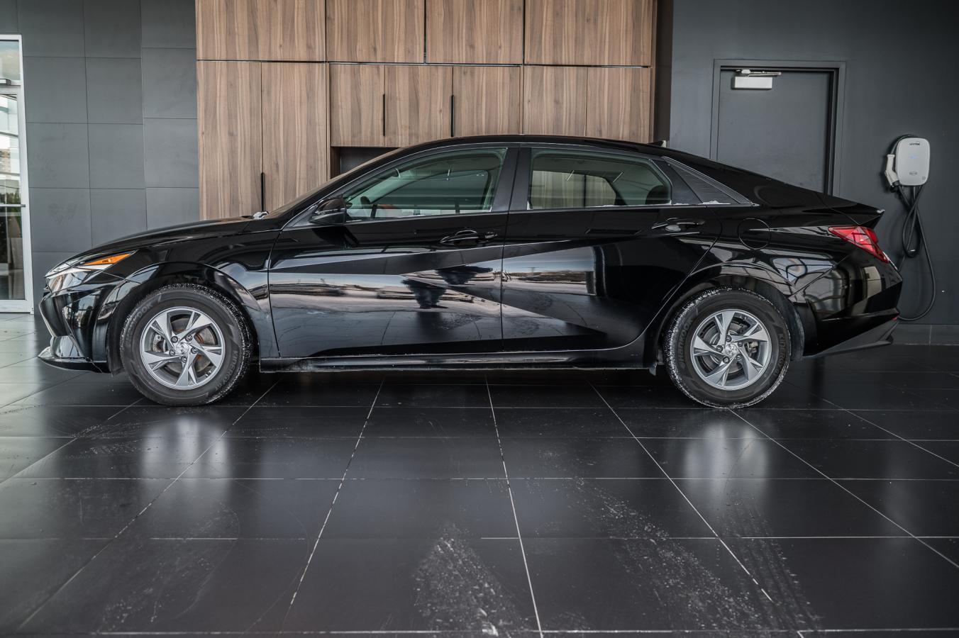 2022 Hyundai Elantra - Image 6