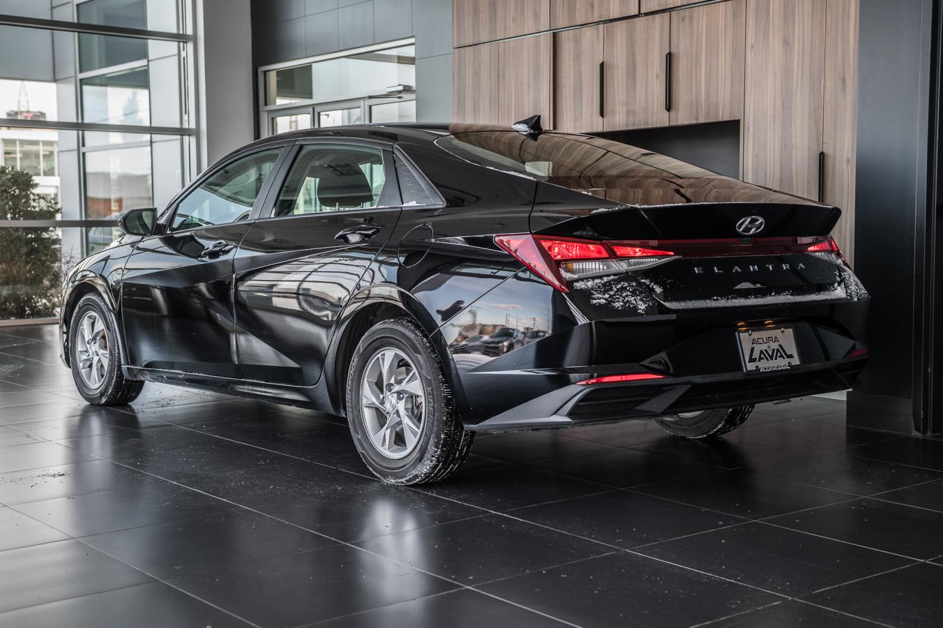 2022 Hyundai Elantra - Image 7