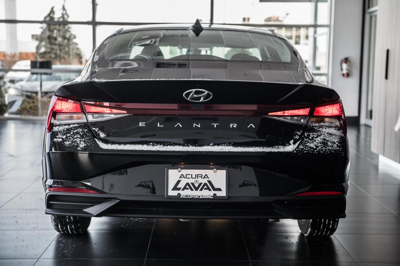 2022 Hyundai Elantra - Image 8