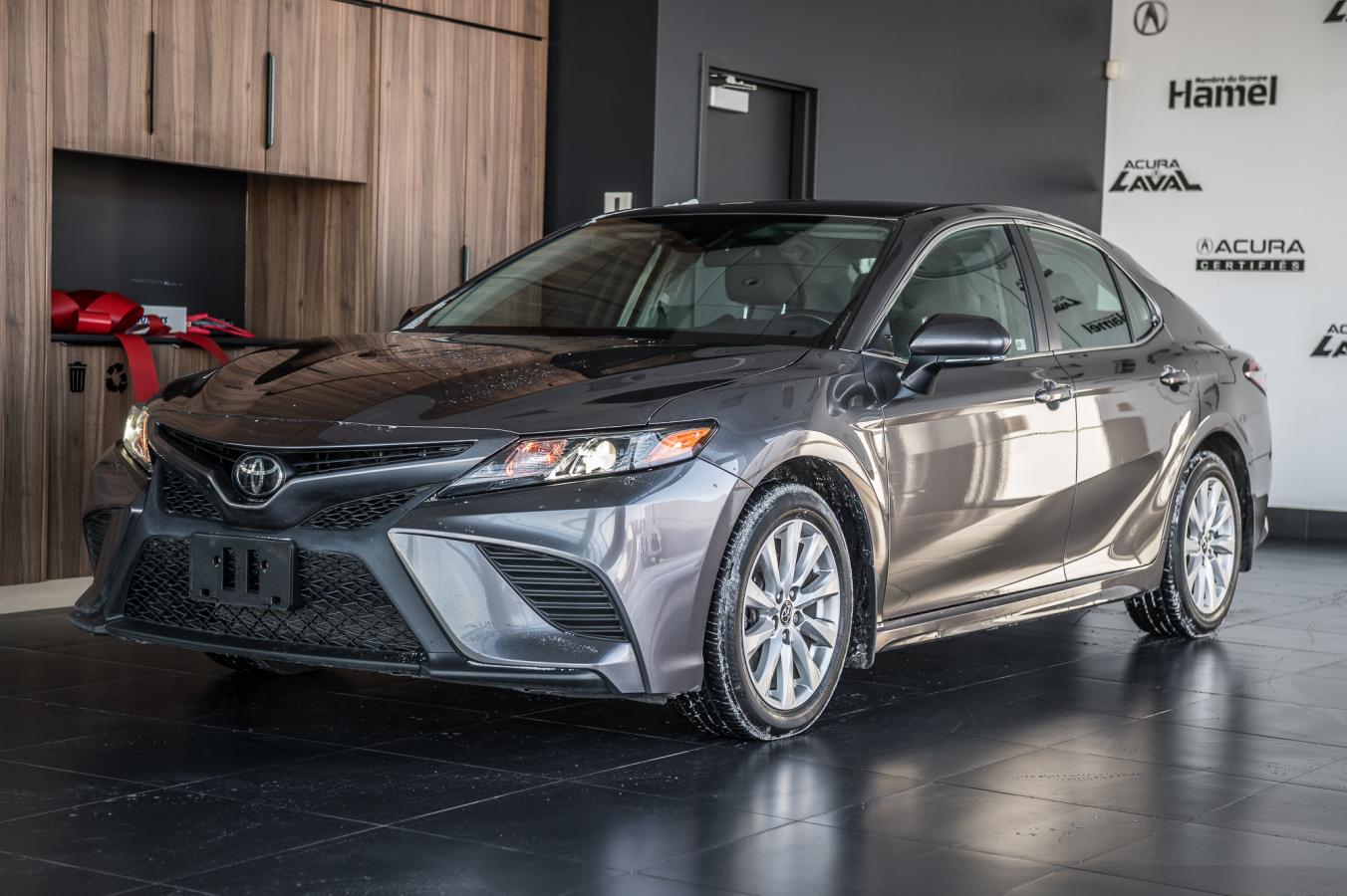 2019 Toyota Camry - Image 20