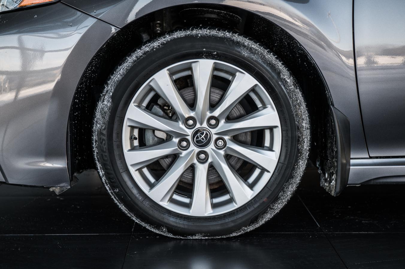 2019 Toyota Camry - Image 24