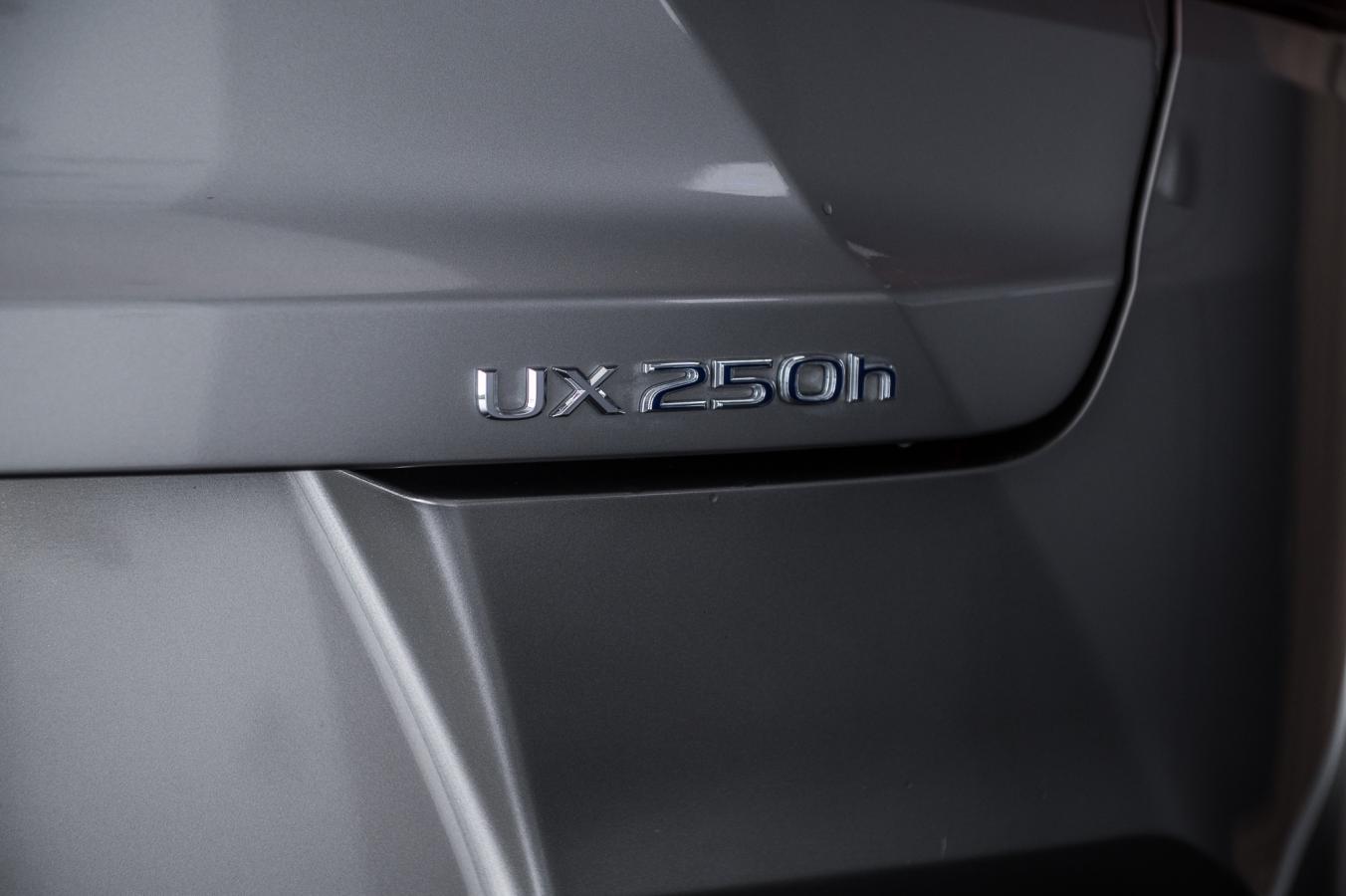 2021 Lexus UX - Image 28