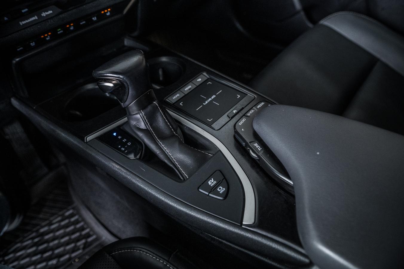 2021 Lexus UX - Image 43