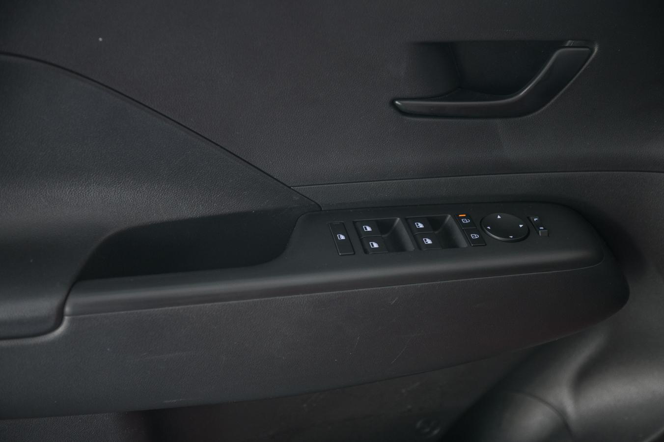 2024 Hyundai Kona Electric - Image 12