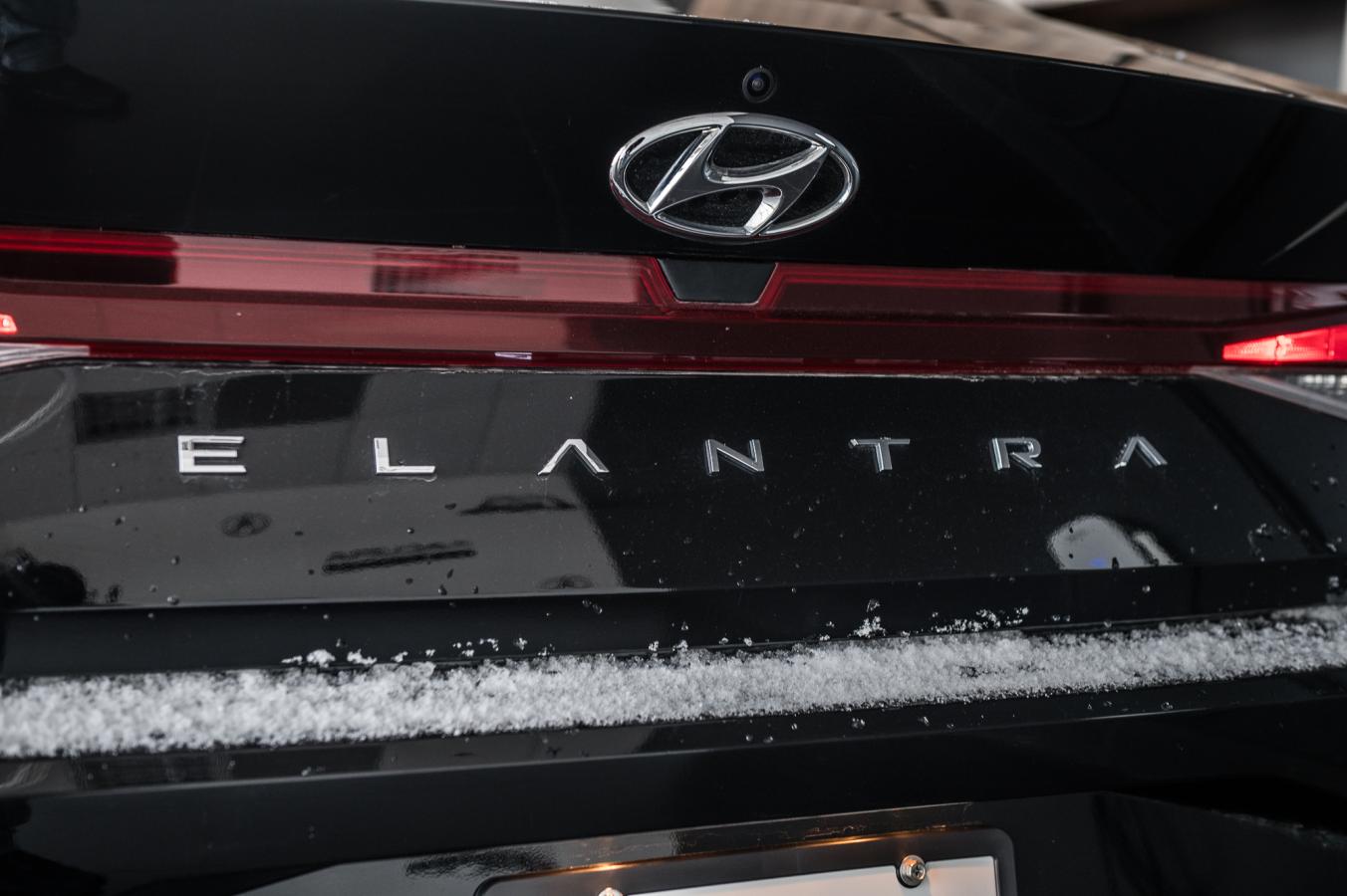 2022 Hyundai Elantra - Image 9