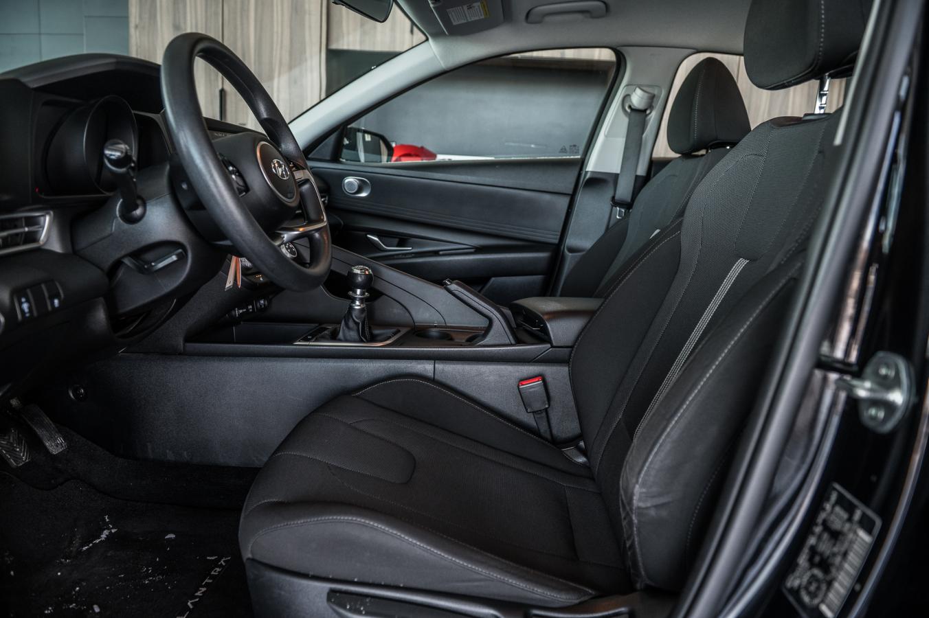 2022 Hyundai Elantra - Image 12