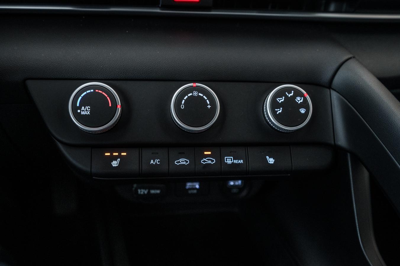 2022 Hyundai Elantra - Image 19