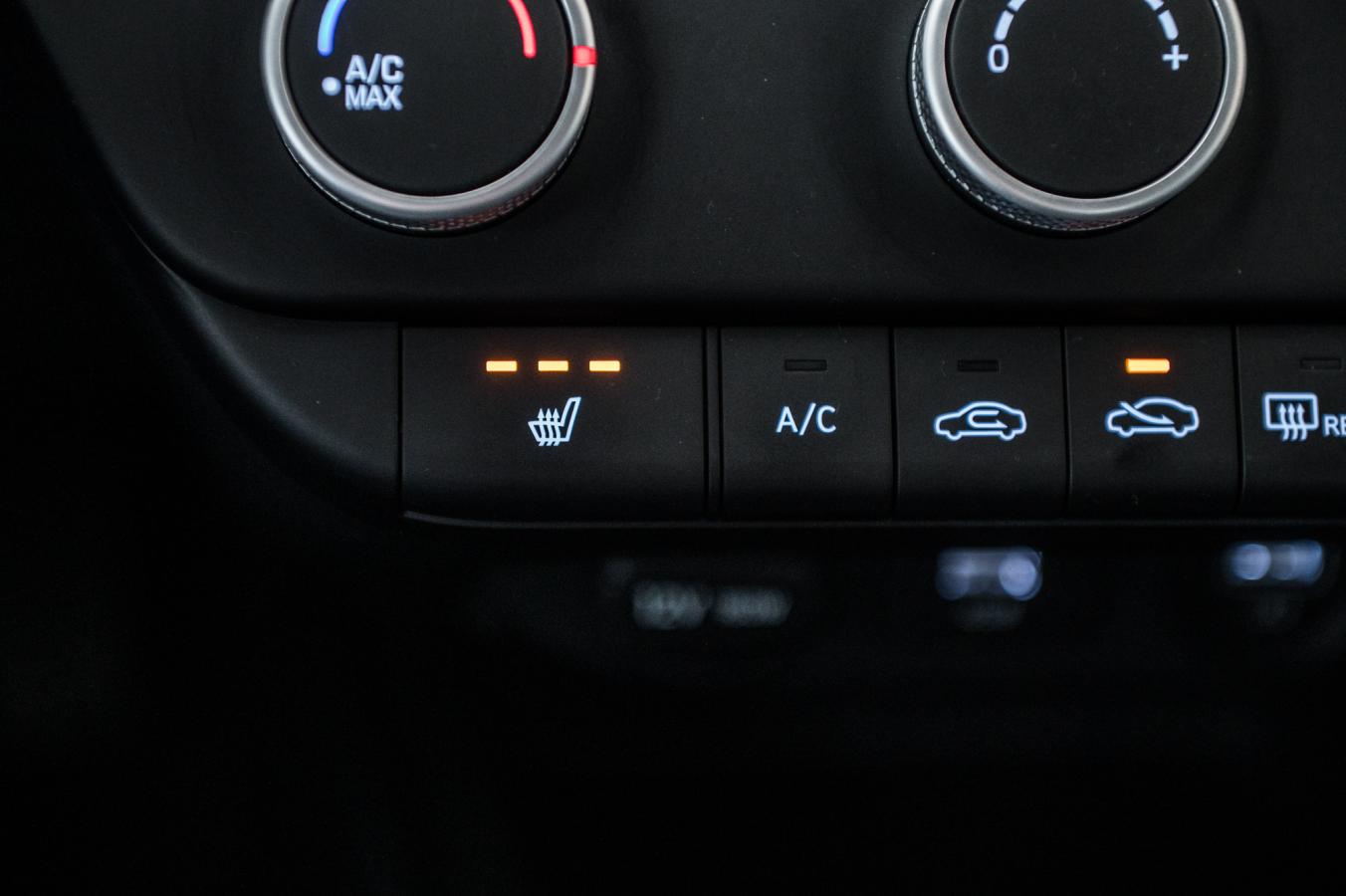 2022 Hyundai Elantra - Image 20