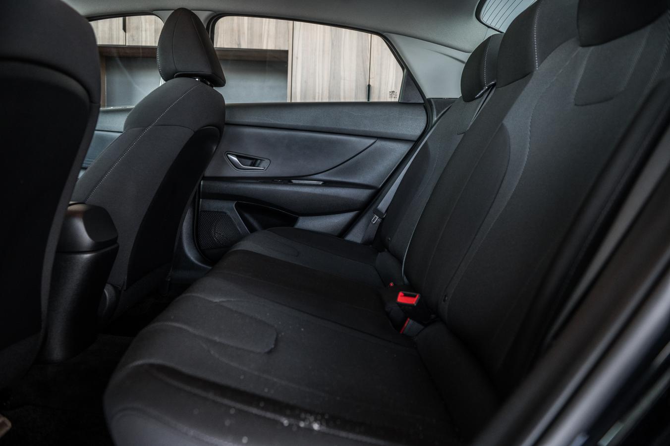 2022 Hyundai Elantra - Image 23