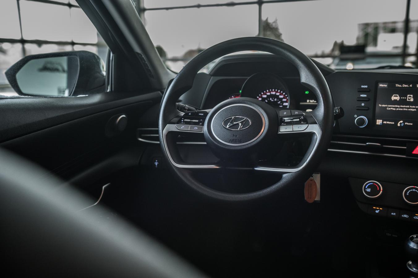 2022 Hyundai Elantra - Image 25