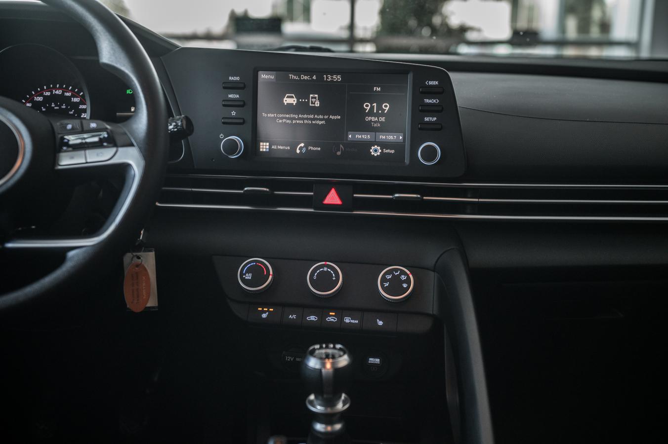 2022 Hyundai Elantra - Image 26