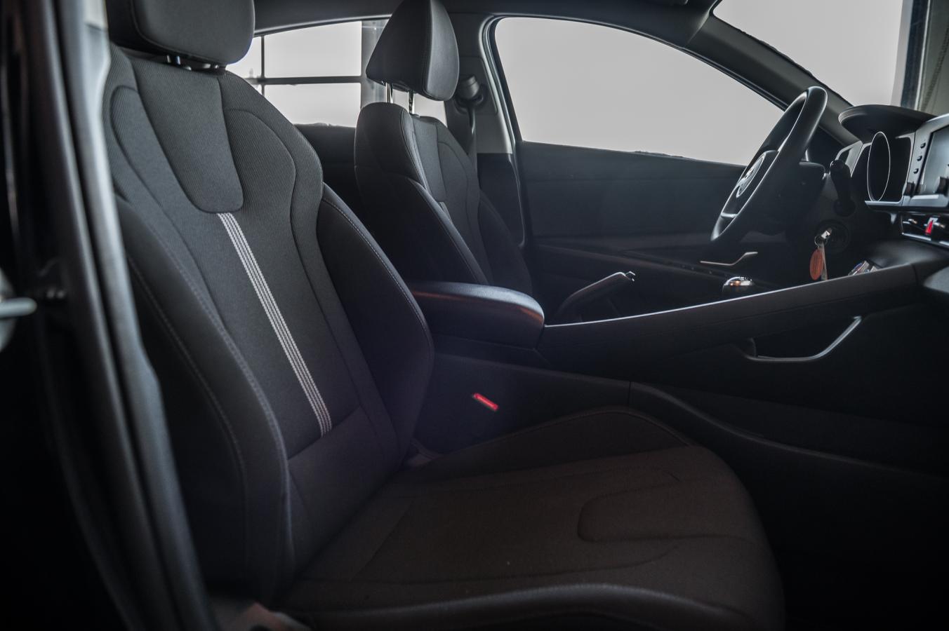 2022 Hyundai Elantra - Image 28