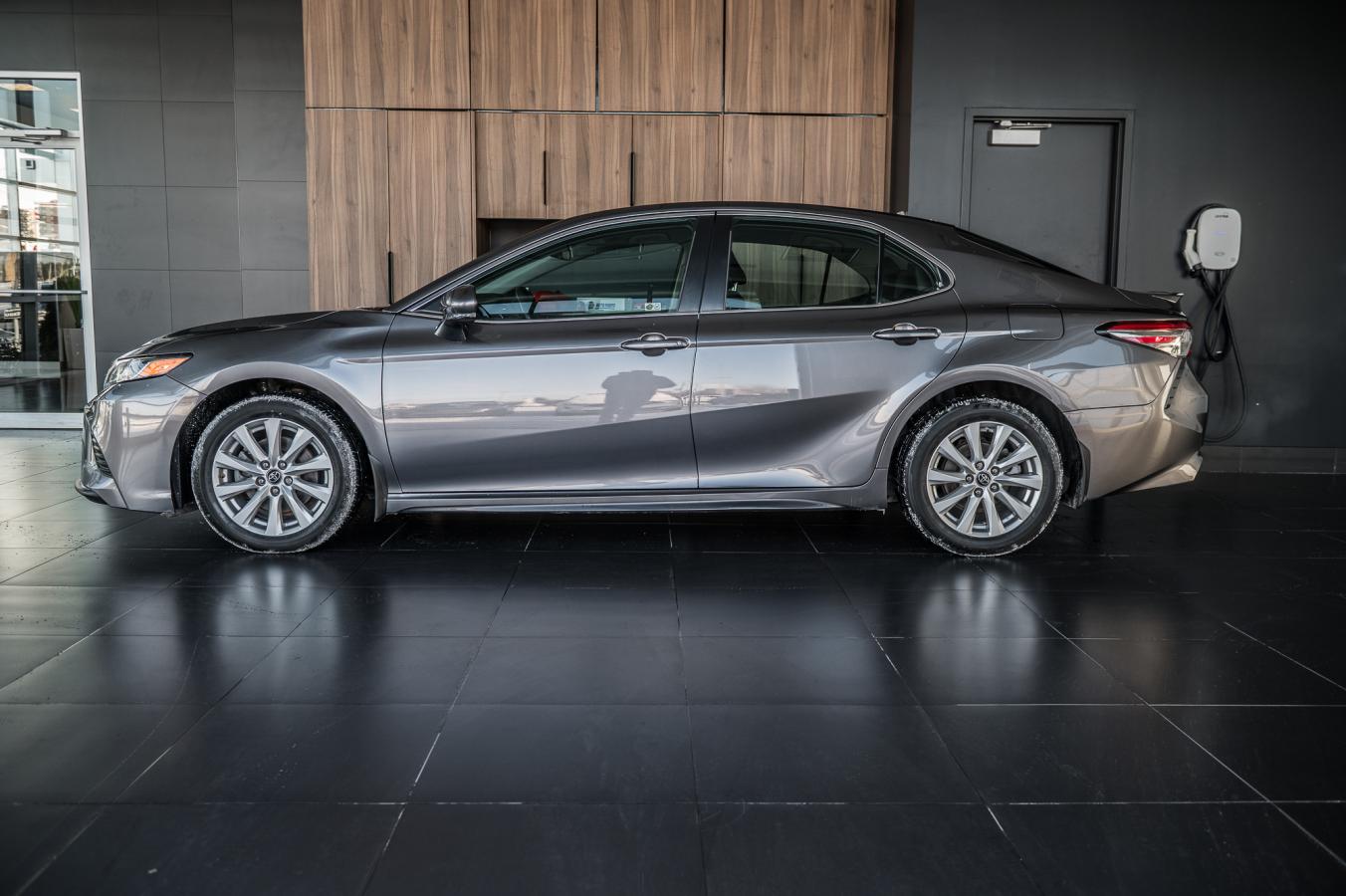 2019 Toyota Camry - Image 25