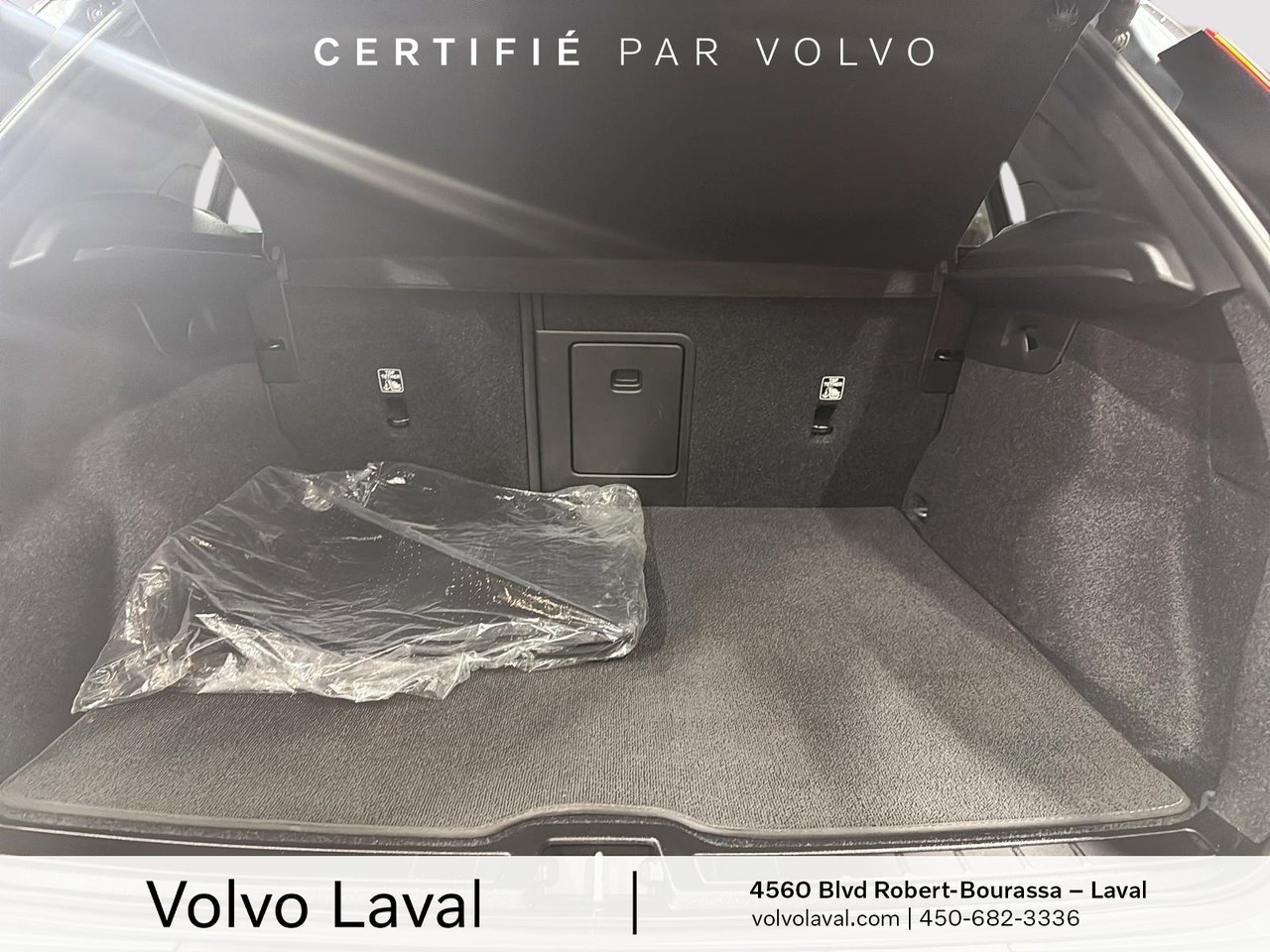 2022 Volvo XC40 - Image 21