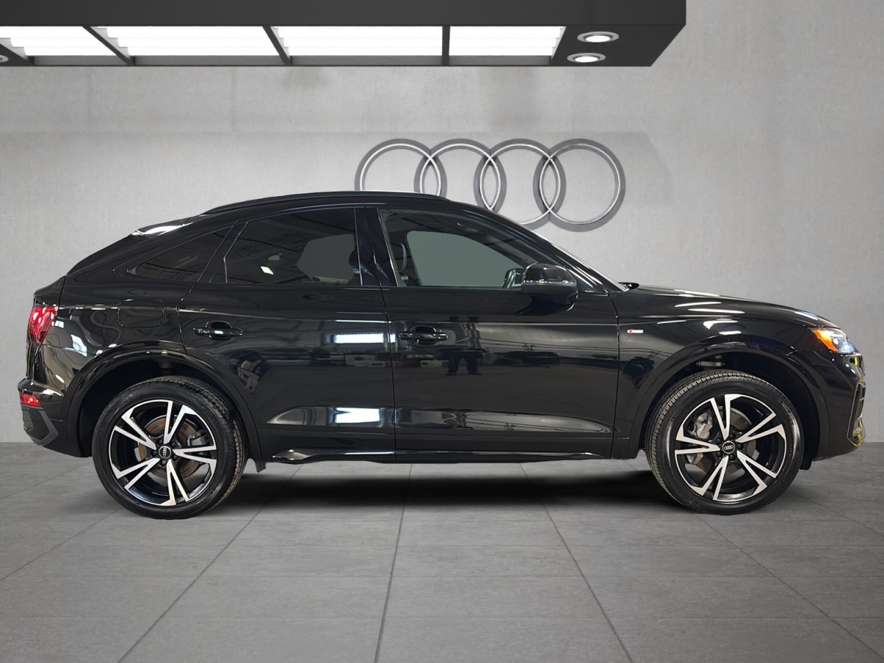 2023 Audi Q5 Sportback - Image 4
