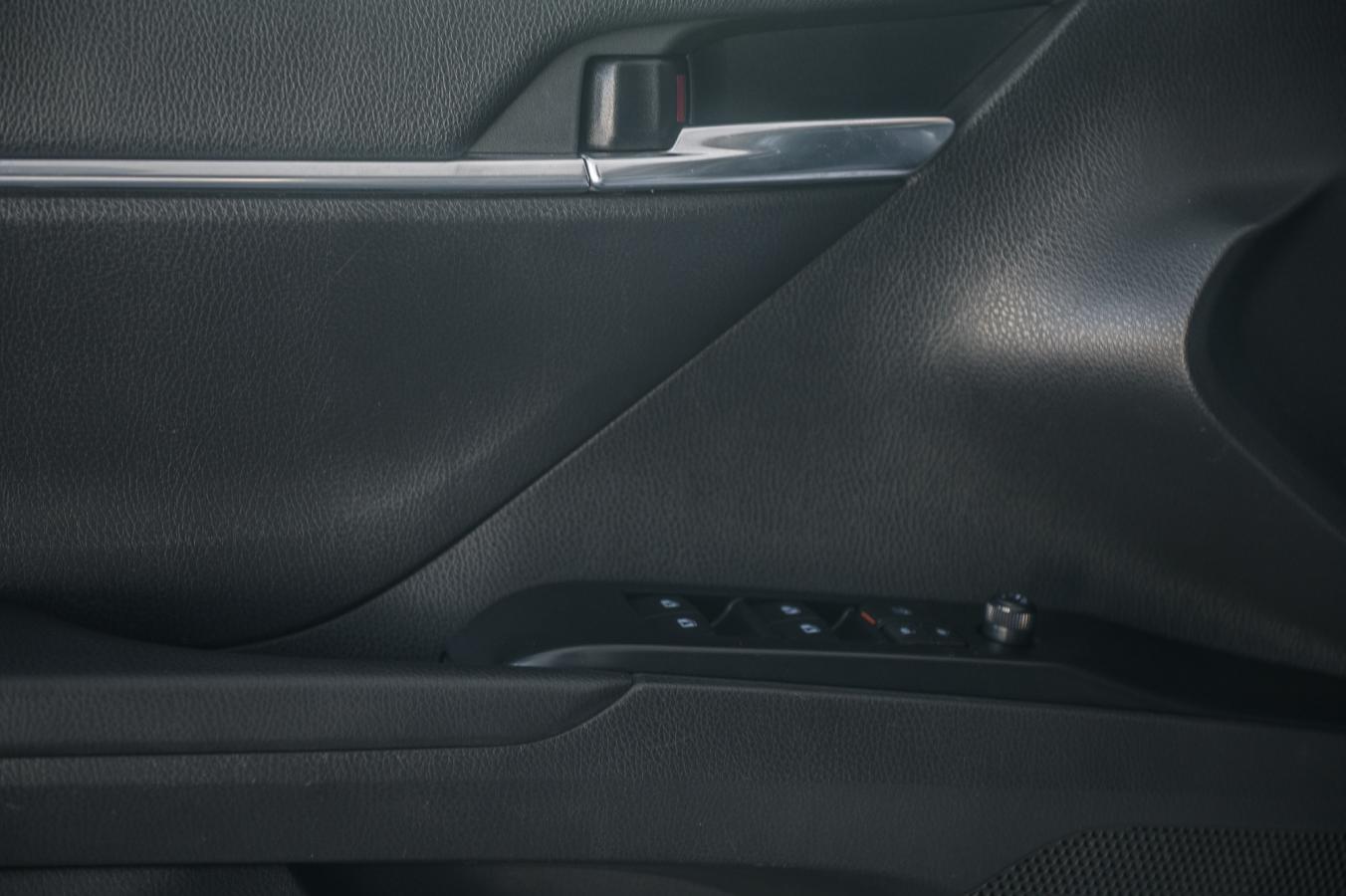 2019 Toyota Camry - Image 31