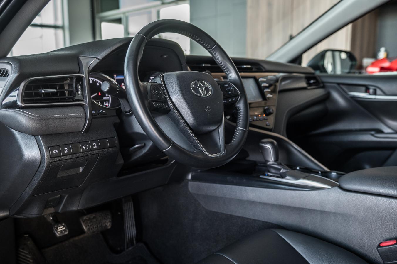 2019 Toyota Camry - Image 34