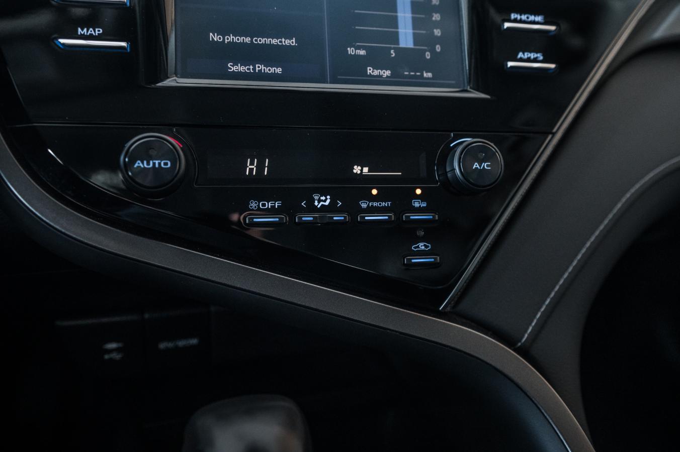 2019 Toyota Camry - Image 40