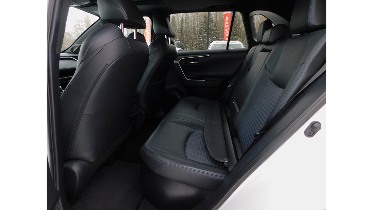 2019 Toyota RAV4 - Image 16