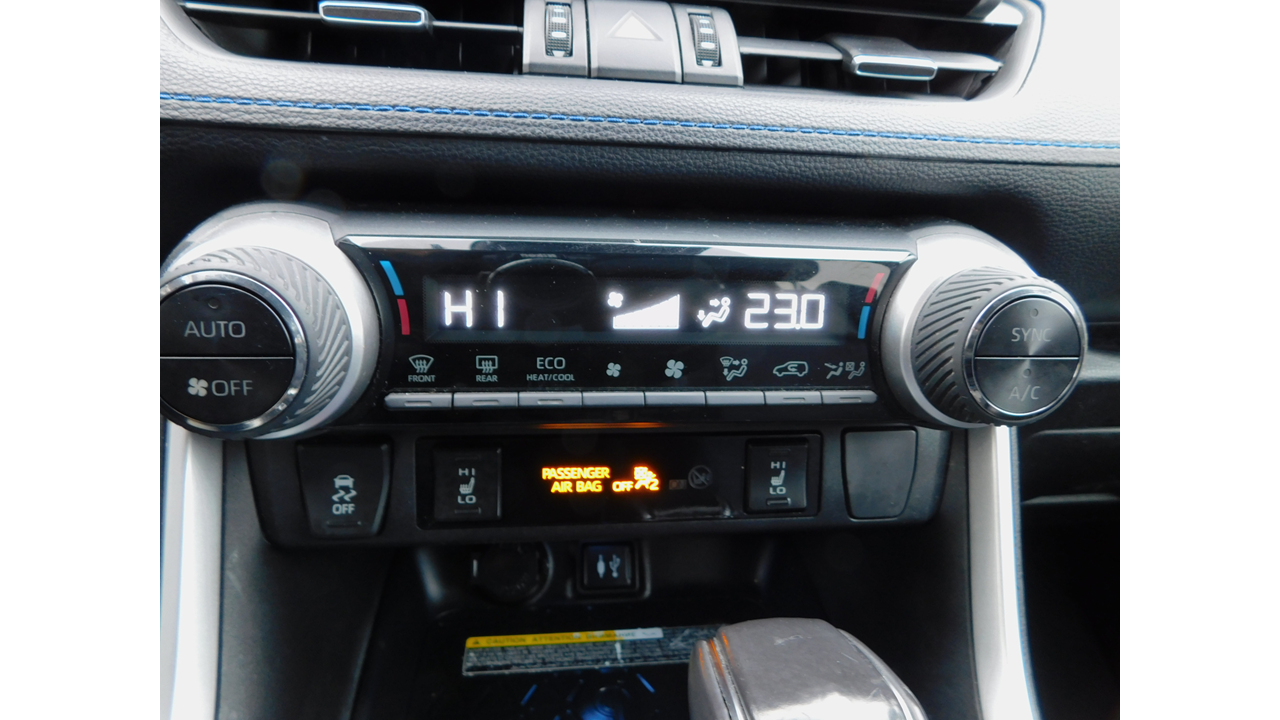 2019 Toyota RAV4 - Image 25